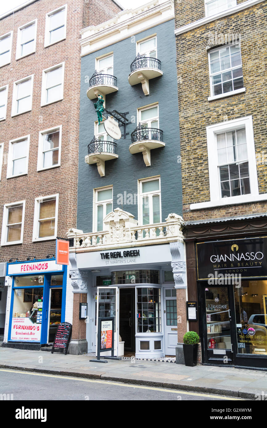 Fassade des ehemaligen Green man and French Horn Public House an der St. Martin's Lane, London, England, Großbritannien Stockfoto