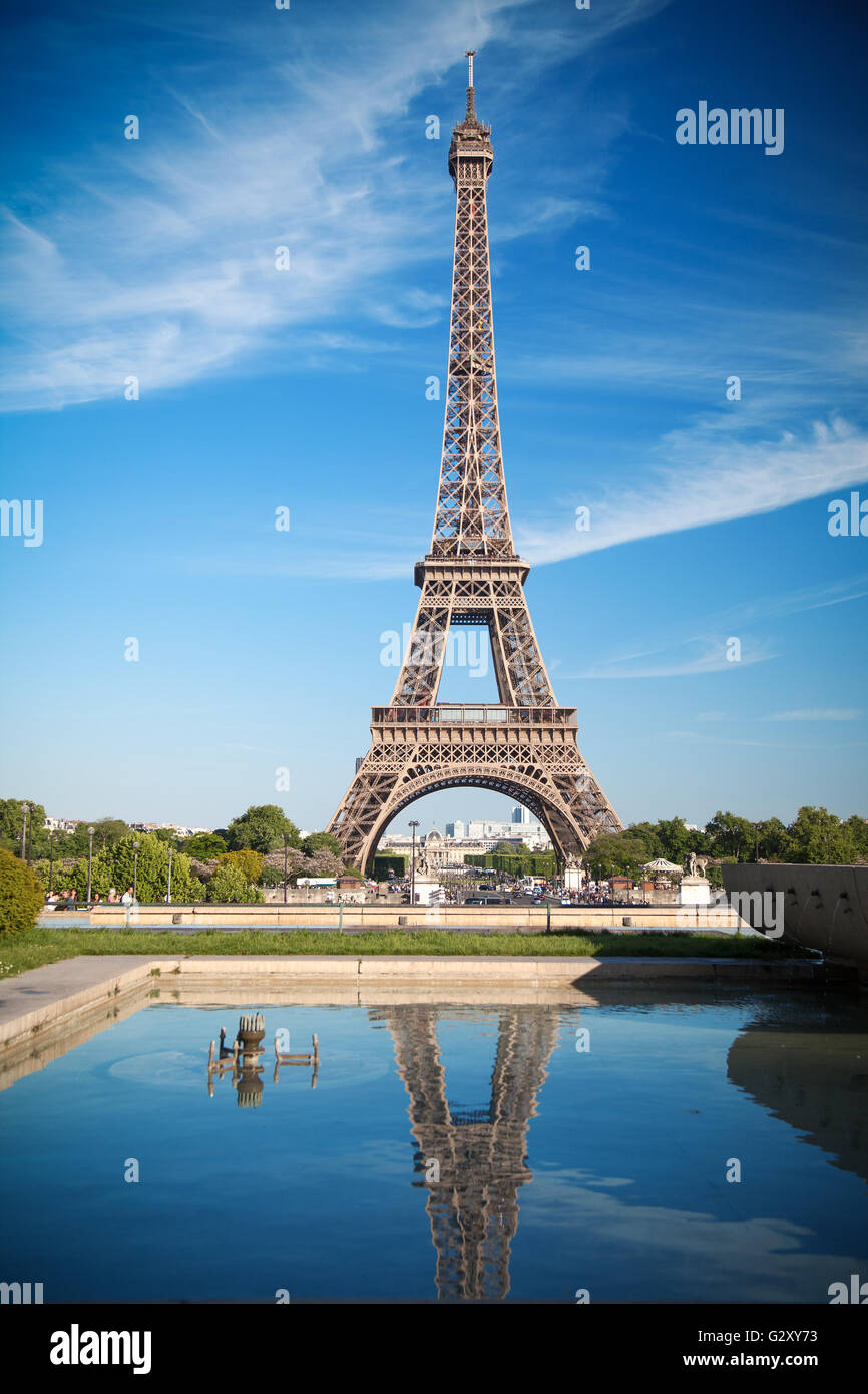 Schöne Aussicht auf den Eiffelturm in Paris, Frankreich Stockfoto