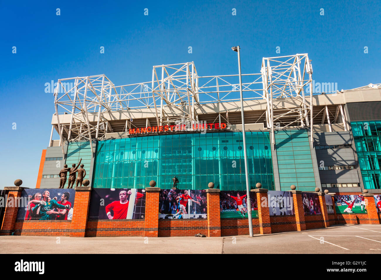 Das Stadion Old Trafford ist Heimat von Manchester United, eines der reichsten und am meisten verbreitete Fußball-der Welt Teams. Stockfoto