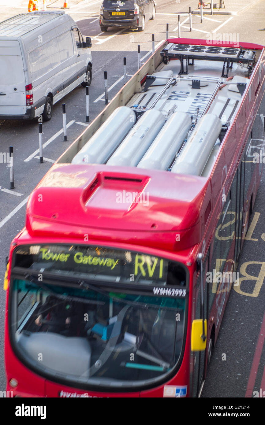 Geringere Emissionen Wasserstoff Brennstoffzellen-Bus unterwegs RV1. London, UK Stockfoto