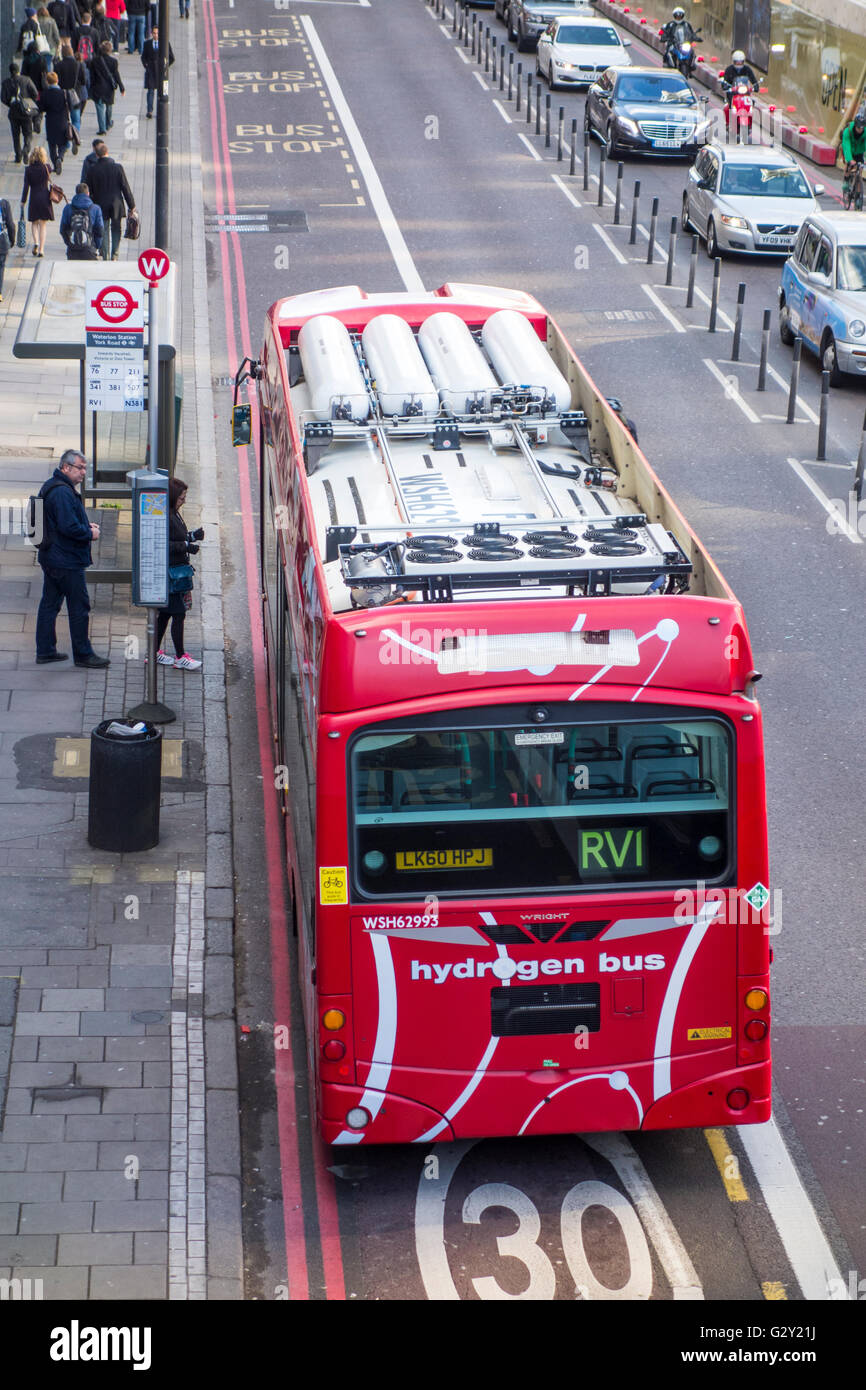 Geringere Emissionen Wasserstoff Brennstoffzellen-Bus unterwegs RV1. London, UK Stockfoto