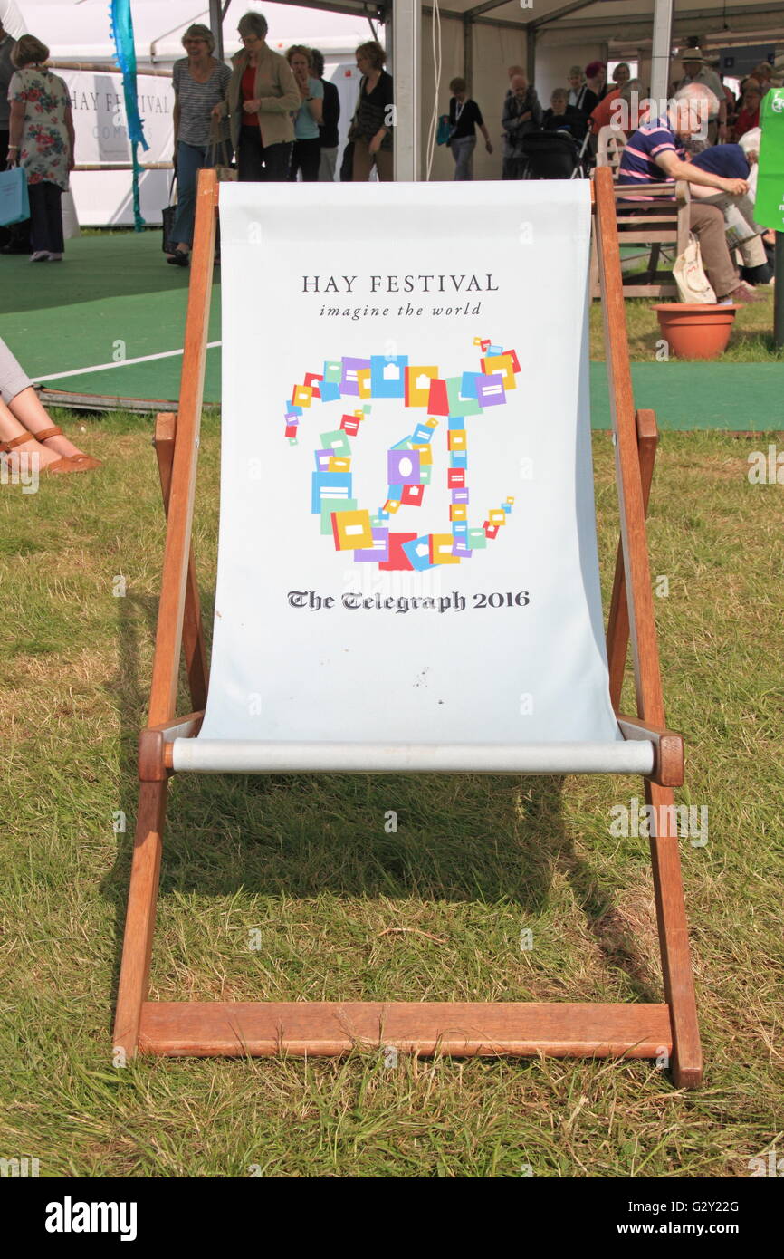 Liegestuhl, Telegraph, Hay Festival 2016, Hay-on-Wye, Kind, Powys, Wales, Großbritannien, Vereinigtes Königreich, UK, Europa Stockfoto