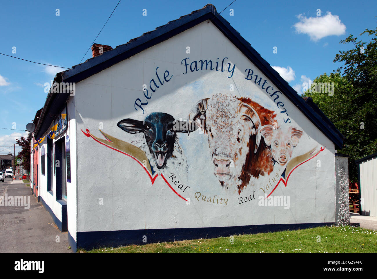 Metzger-Wandgemälde von Harry Guinane in Newmarket auf Fergus, County Clare Stockfoto