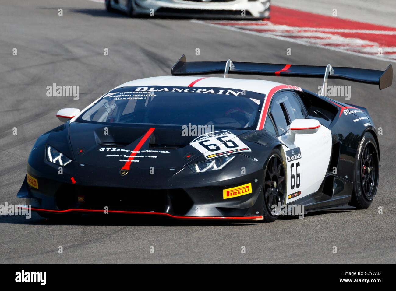 Misano Adriatico, Italien - 10. April 2016: Corvette C 6 ZR1 GTE von Attempto Racing Team, angetrieben von Mauro CasadeiI, Blancpain GT Sport Club Main Rennen in Misano World Circuit. Stockfoto