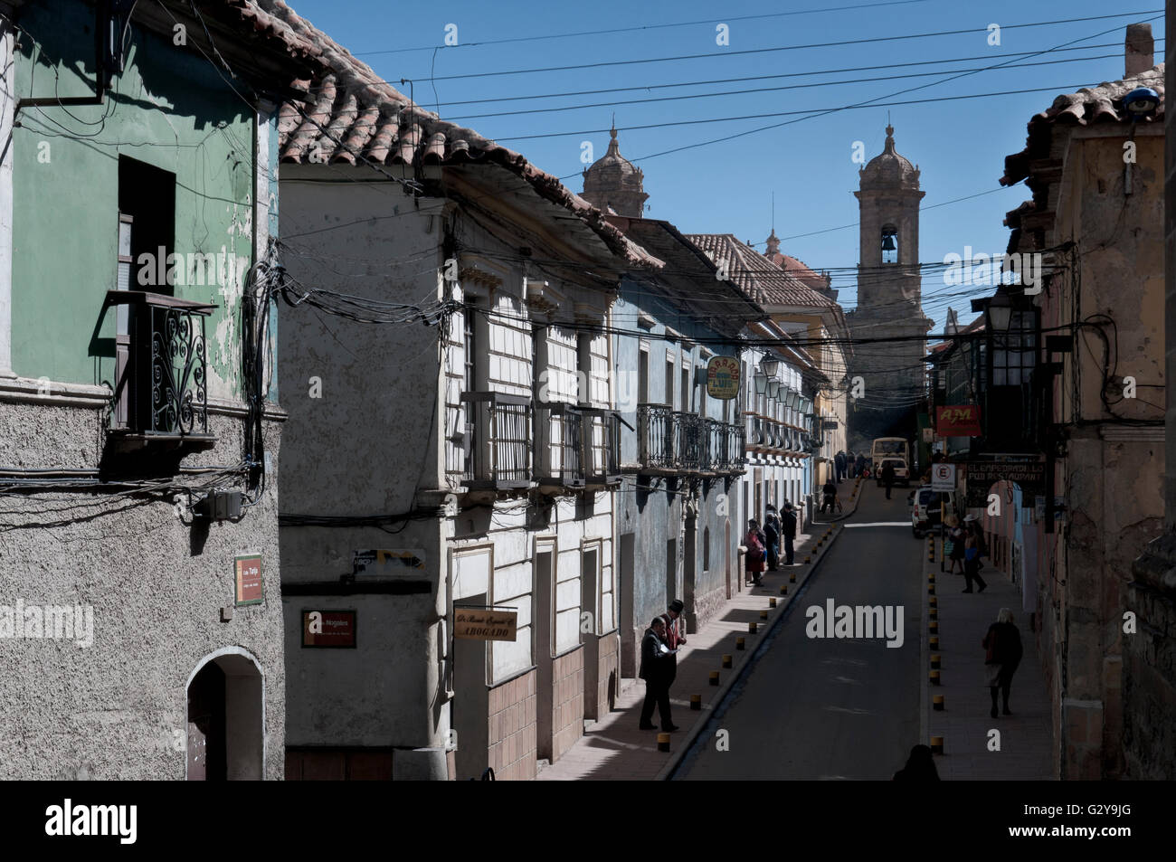 Potosí, Downtown Street mit Kirche Stockfoto