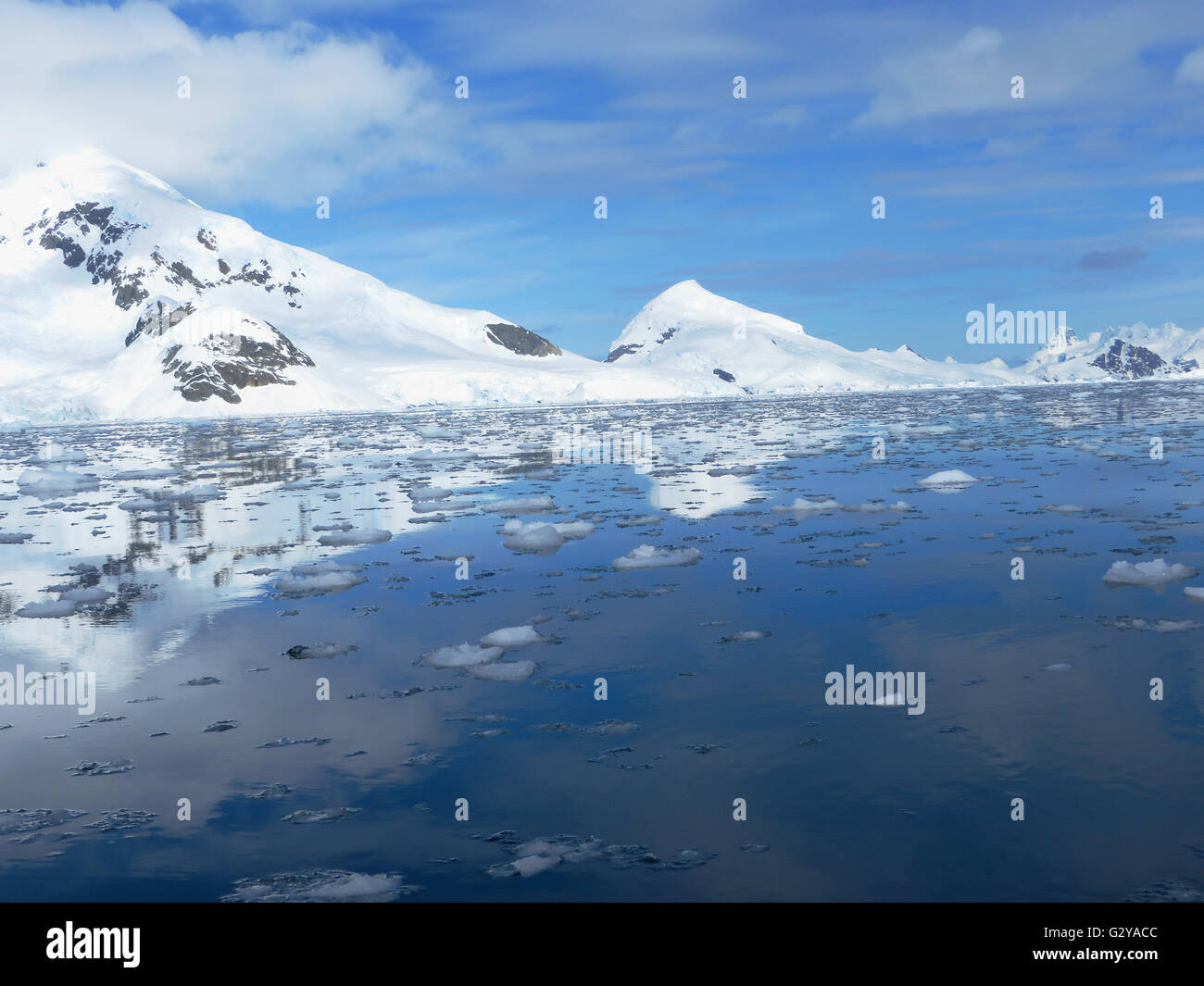 Antarktis Berge und Meer Eisschmelze am Port Lockroy Region der antarktischen Halbinsel Stockfoto