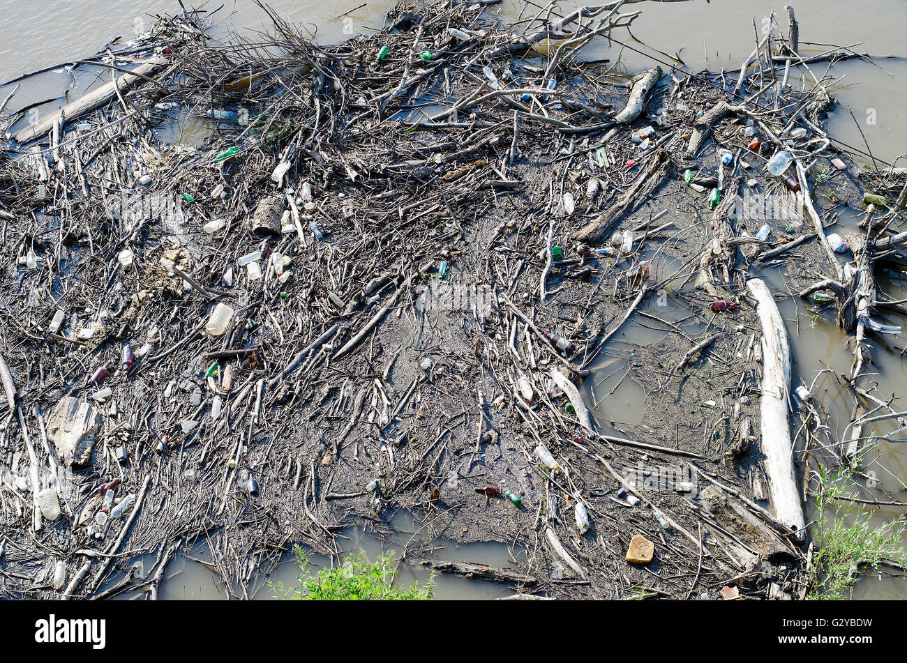 Wasserverschmutzung in Fluss, weil industrielle behandeln nicht Wasser Stockfoto