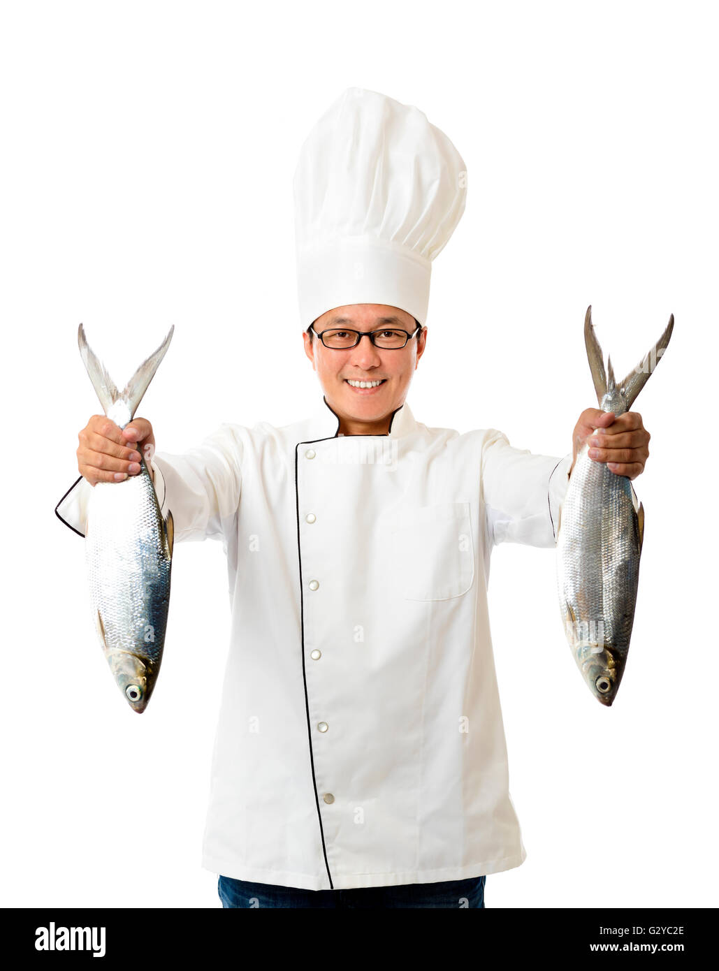 Happy Chef, der große Fisch isoliert auf weiss hält Stockfoto