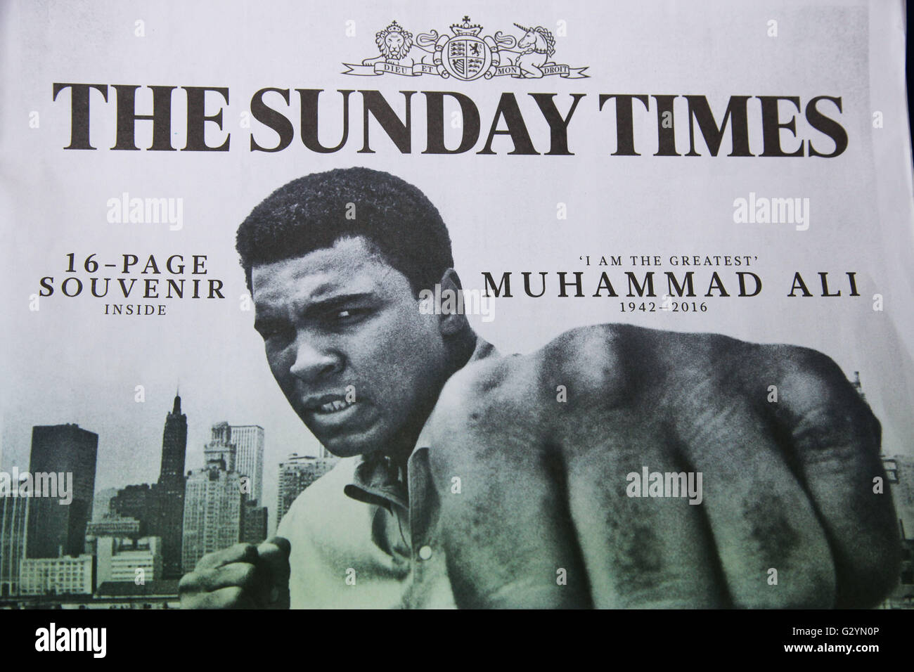 Nord-London, UK 5. Juni 2016. Sonntagszeitungen Reaktion auf den Tod von Muhammad Ali. Britische Sonntagszeitungen Reaktionen auf die amerikanische Boxlegende Muhammad Ali, bezeichnet als "The Greatest" nach seinem Tod am 3. Juni Credit: Dinendra Haria/Alamy Live News Stockfoto