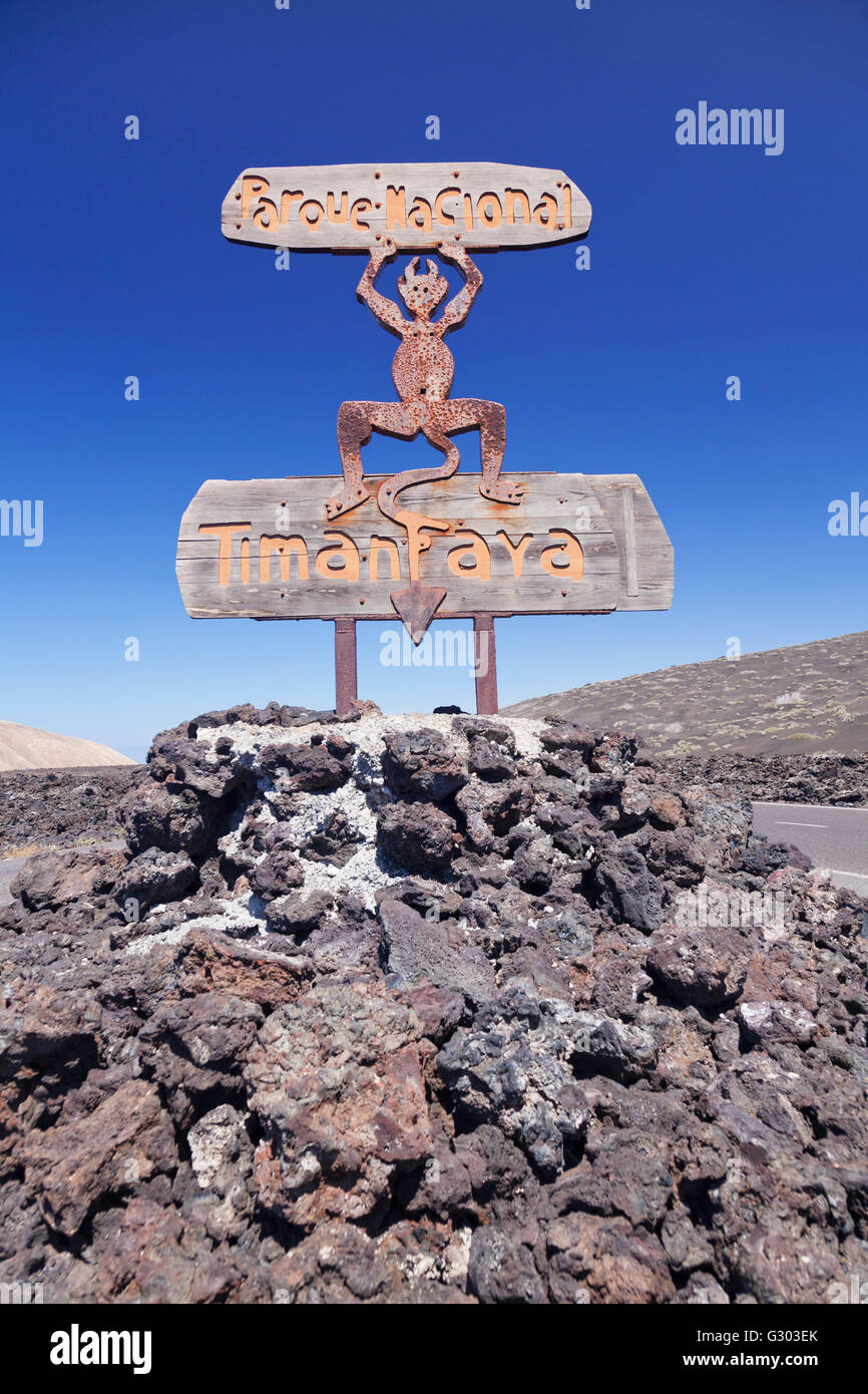 Wegweiser im Nationalpark Timanfaya, Lanzarote, Kanarische Inseln, Spanien Stockfoto