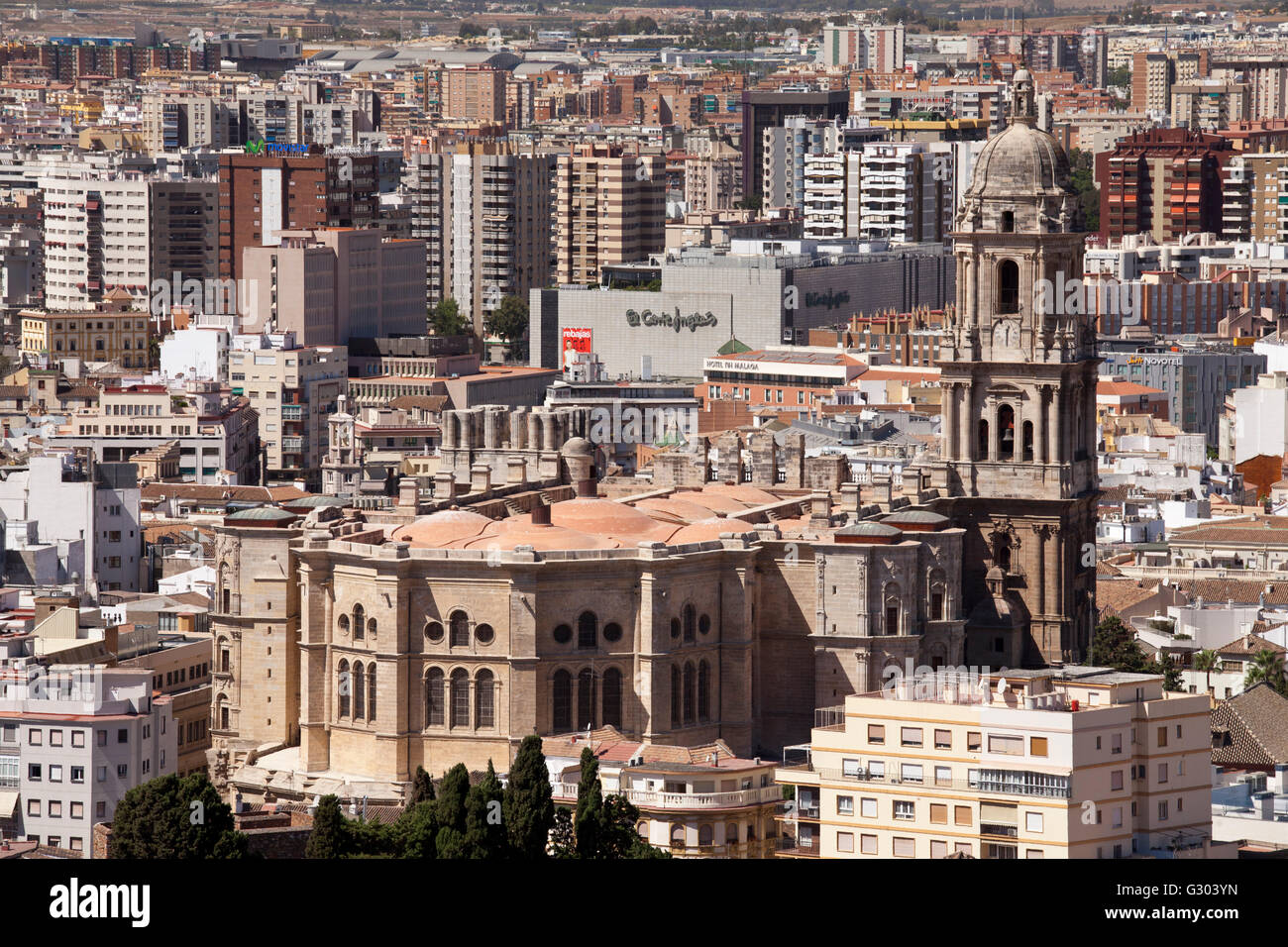 Blick vom Monte de Gibralfaro über das historische Stadtzentrum mit Málaga Kathedrale Catedral De La Encarnación, Málaga Stockfoto