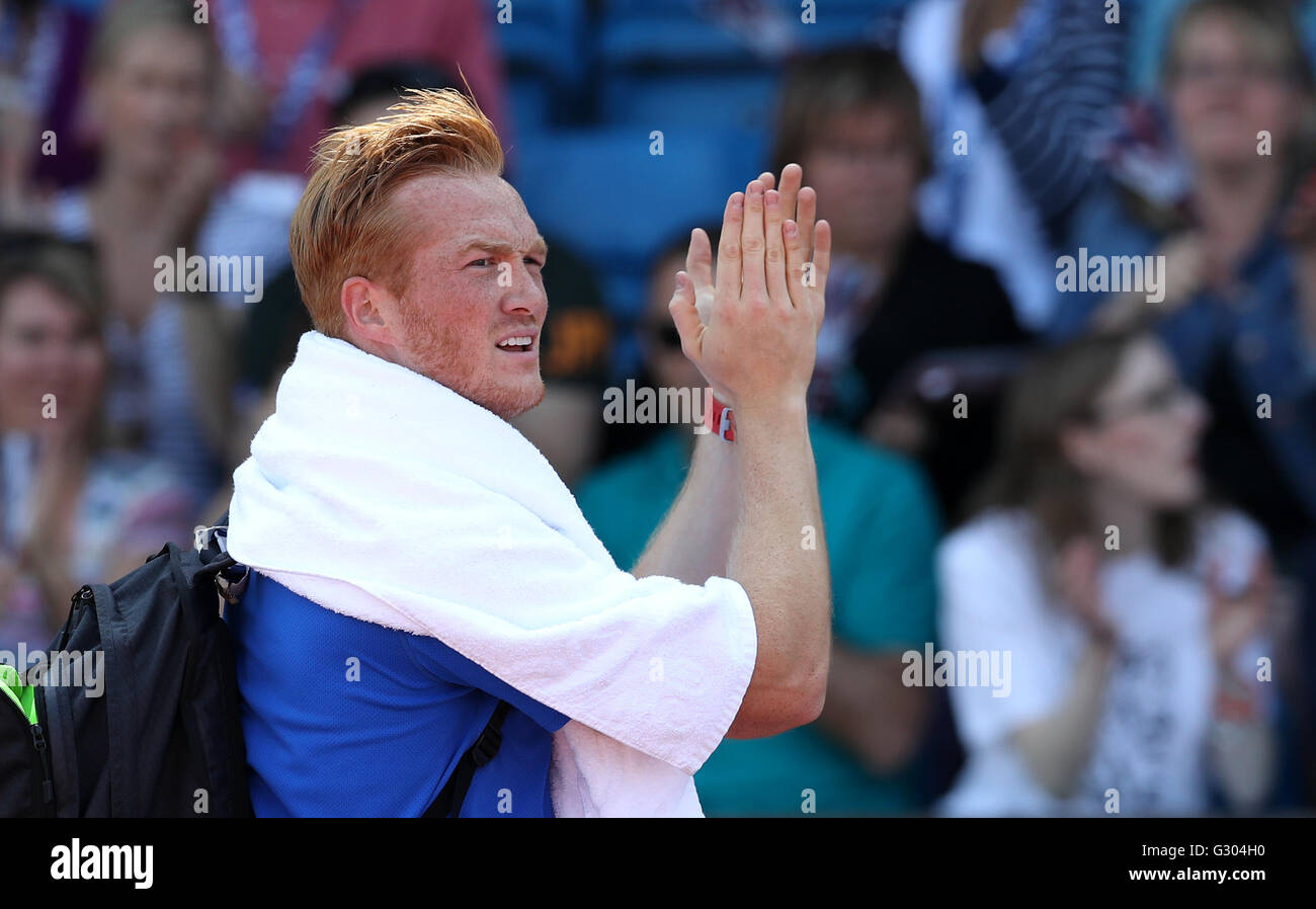 Großbritanniens Greg Rutherford nach dem Ausscheiden im Weitsprung der Männer, während der IAAF Diamond League-Veranstaltung im Alexander Stadium, Birmingham. PRESSEVERBAND Foto. Bild Datum: Sonntag, 5. Juni 2016. PA-Geschichte-Leichtathletik-Birmingham zu sehen. Bildnachweis sollte lauten: Martin Rickett/PA Wire. Einschränkungen: Nur zur redaktionellen Verwendung. Keine Übertragung von Ton- oder bewegte Bilder und keine video-Simulation. Rufen Sie 44 (0) 1158 447447 für weitere Informationen. Stockfoto