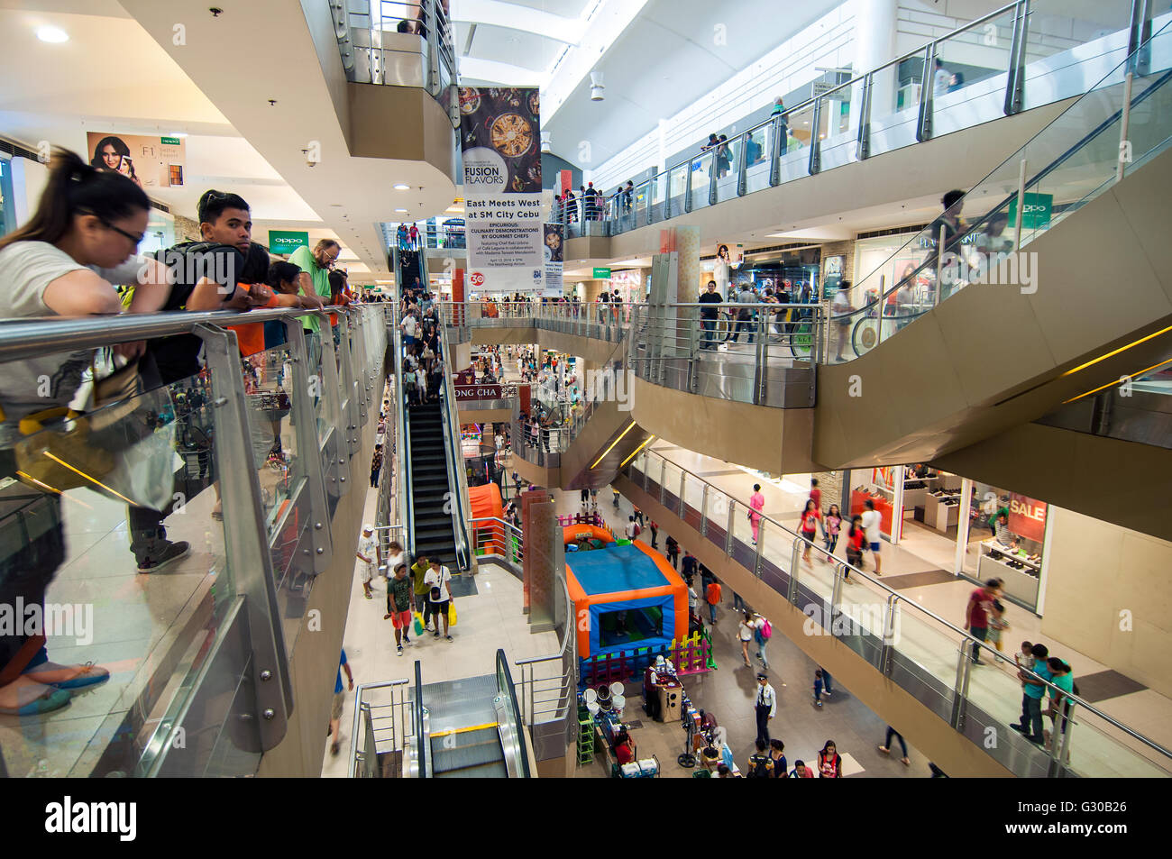 SM Mall Interieur, Reklamationsgebiet, Cebu City, Philippinen Stockfoto