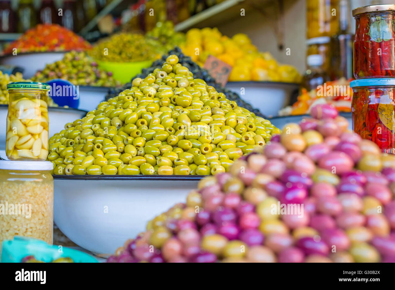 Olive-Stand auf dem Platz Djemaa el Fna in der Medina von Marrakesch, Marokko, Nordafrika, Afrika Stockfoto