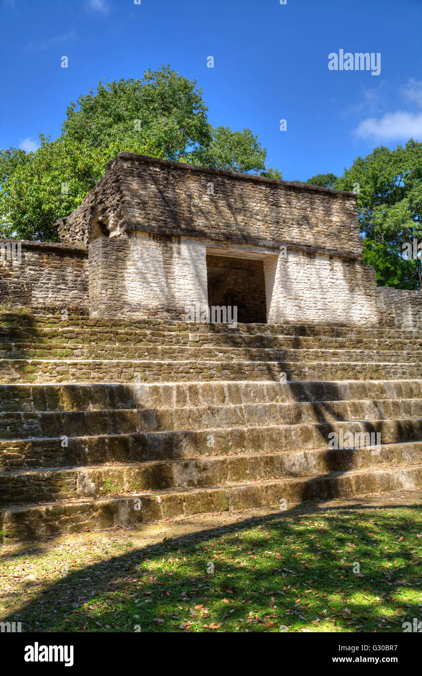 Maya-Bogen, Eintritt ins Plaza A, Cahal Pech Maya-Ruinen, San Ignacio, Belize, Mittelamerika Stockfoto