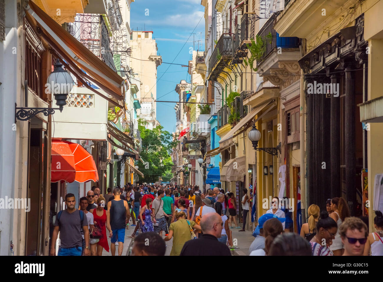 Obispo Einkaufsstraße, La Habana Vieja (Altstadt), UNESCO-Weltkulturerbe, Havanna, Kuba, West Indies, Karibik Stockfoto