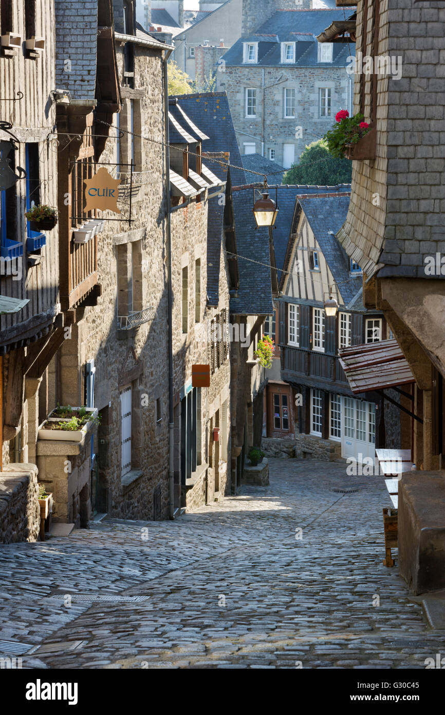 Gepflasterten Straße, Rue du Jerzual, Dinan, Côtes d ' Armor, Bretagne, Frankreich Stockfoto