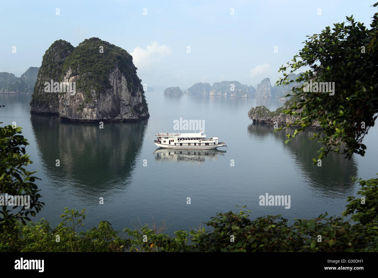 Ha Kreuzfahrt Long Halong Bucht Inseln Sehenswürdigkeit Stockfoto