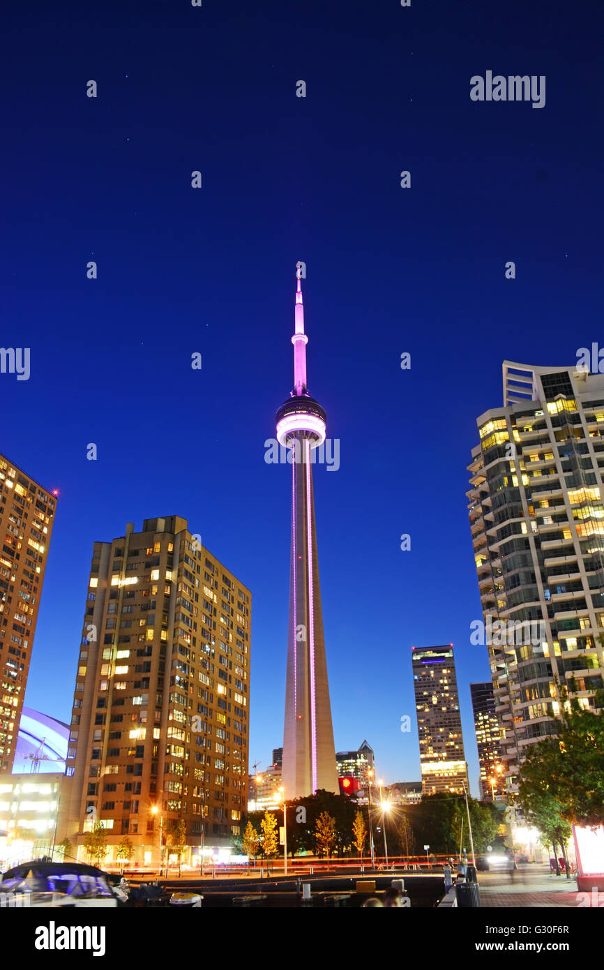 CN Tower in der Nacht, Toronto, Kanada Stockfoto