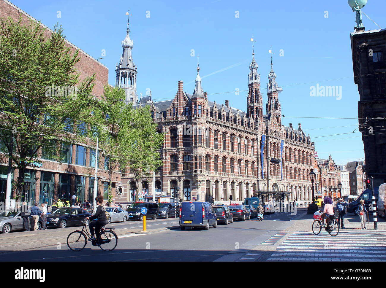 Ende des 19. Jahrhunderts Neo Gothic Magna Plaza Einkaufszentrum am Nieuwezijds Voorburgwal, Amsterdam, Niederlande (ehemaliges Postamt) Stockfoto