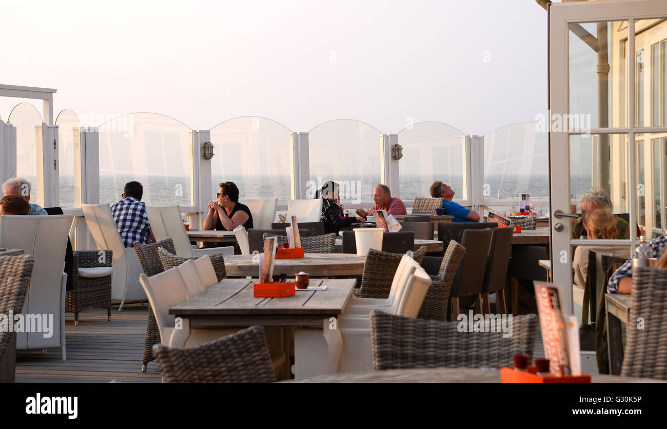 Besucher des Herrenhauses Leidenschaften Restaurant, Außenbereich, Zeemeeuw, Noordwijk, Amsterdam Stockfoto