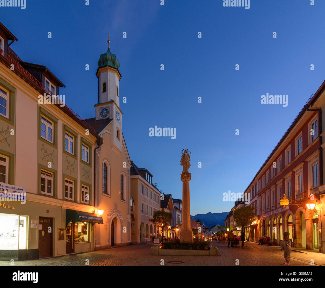 Oberen und unteren Markt mit Maria Hilf Kirche und Mariensäule, Deutschland, Bayern, Bayern, Oberbayern, Murnau bin Staffelsee Stockfoto