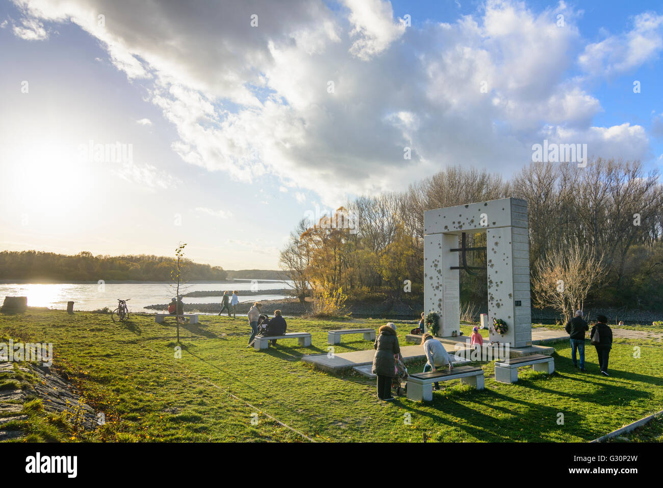 Denkmal "Tor der Freiheit" an der Mündung der March in die Donau in Devin, Slowakei, Bratislava (Pressburg) Stockfoto