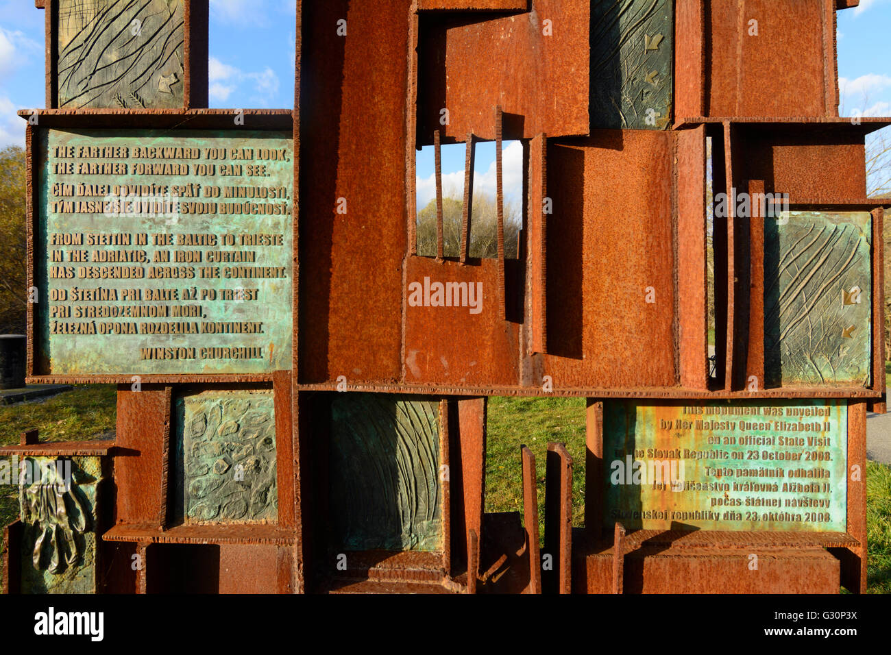 Denkmal "Eiserne Vorhang" an der Mündung des Marsches in die Danube, Slowakei, Bratislava (Pressburg) Stockfoto