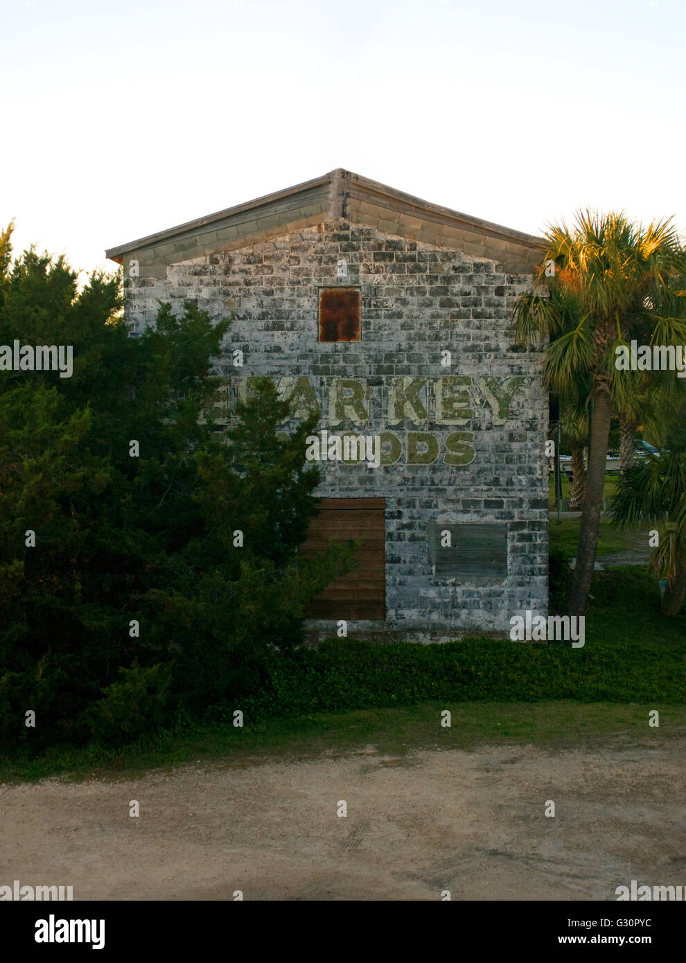 Eine alte Fensterläden Gebäude in Cedar Key, Florida, USA. Stockfoto