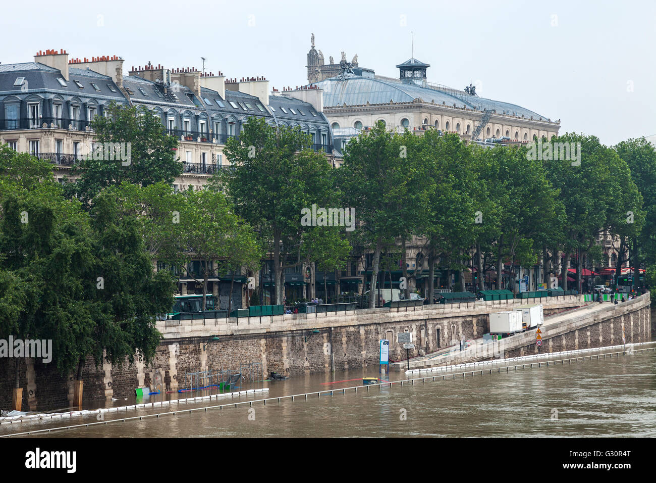 Hochwasserschutz Décrease, Seineufer, Quai De La Mégisserie, Paris, 06.06.2016 Stockfoto