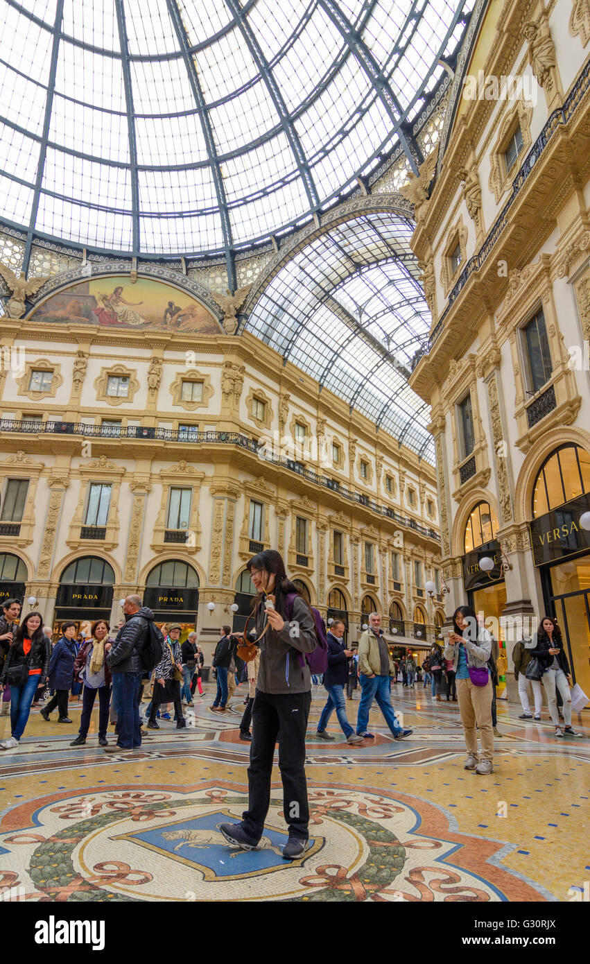 Galerie Galleria Vittorio Emanuele II: Wappen von Turin und Stier: Schalten Sie die Hoden des Stiers auf die Achse Stockfoto