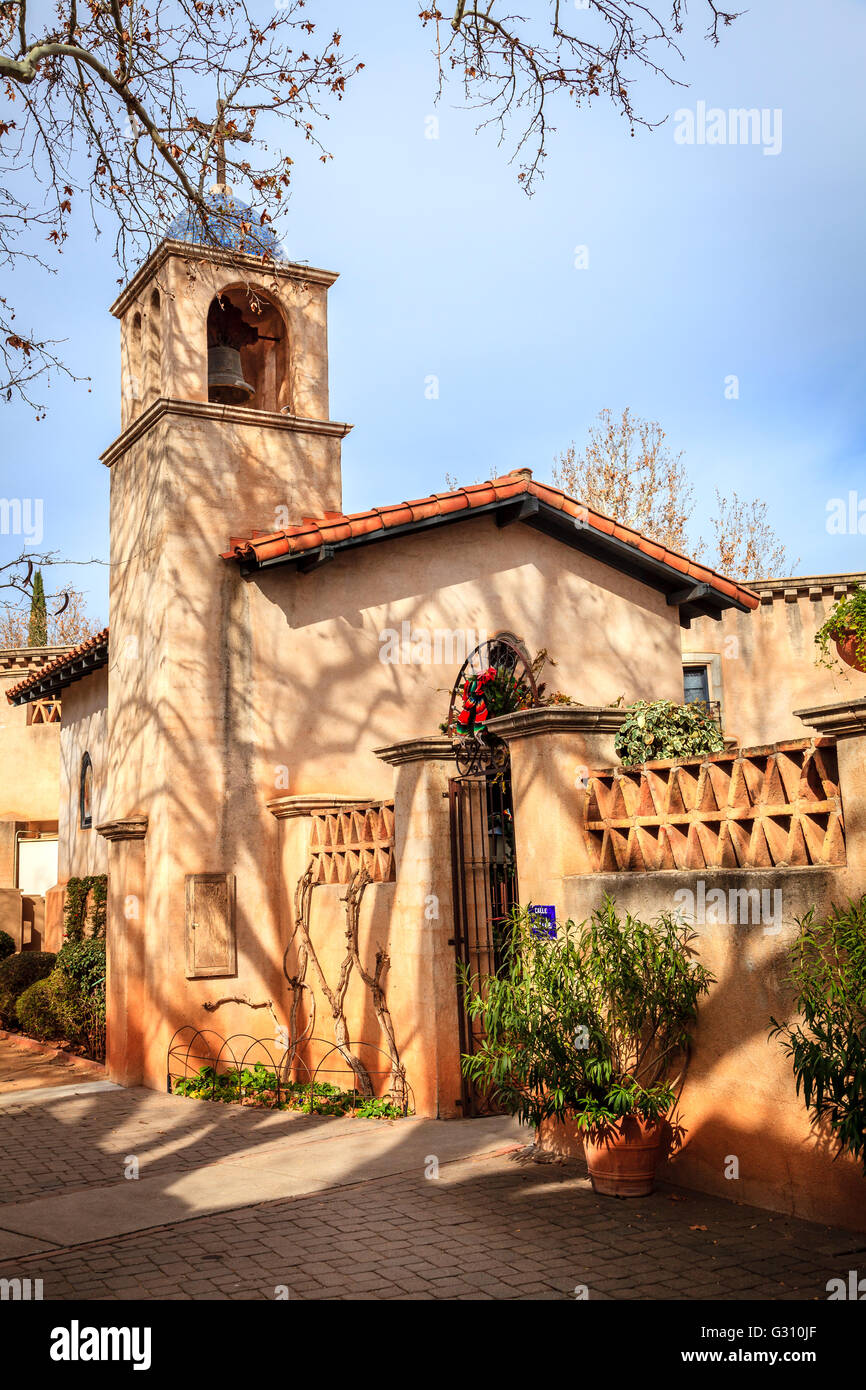 Kleine Kirche in Tlaquepaque Arts und Crafts Village in Sedona, Arizona Stockfoto