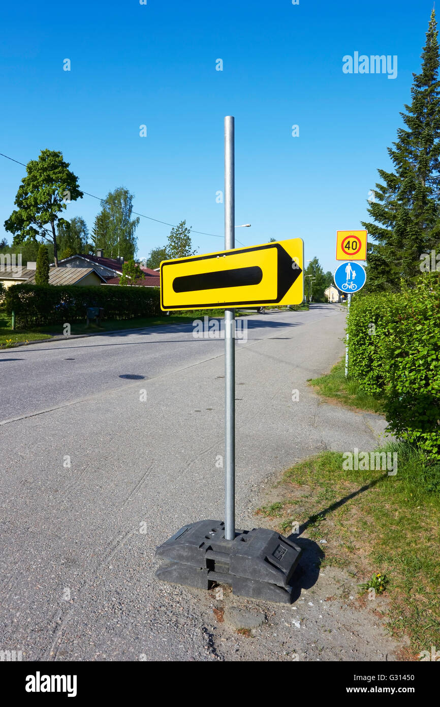 Vorübergehende Umleitung Pfeil Verkehrszeichen, Finnland Stockfoto