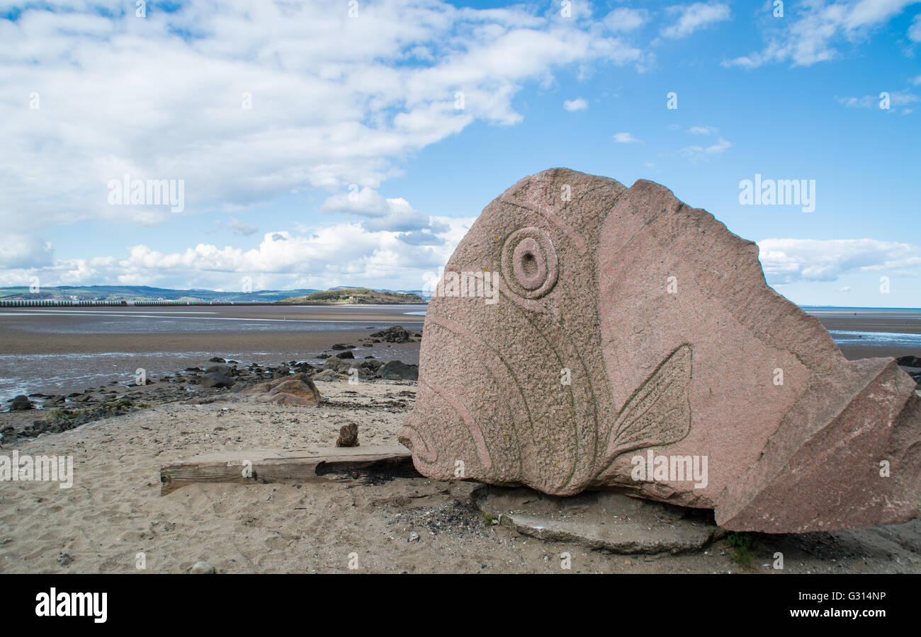 Die Cramond Fisch-Skulptur in Cramond, Schottland Stockfoto