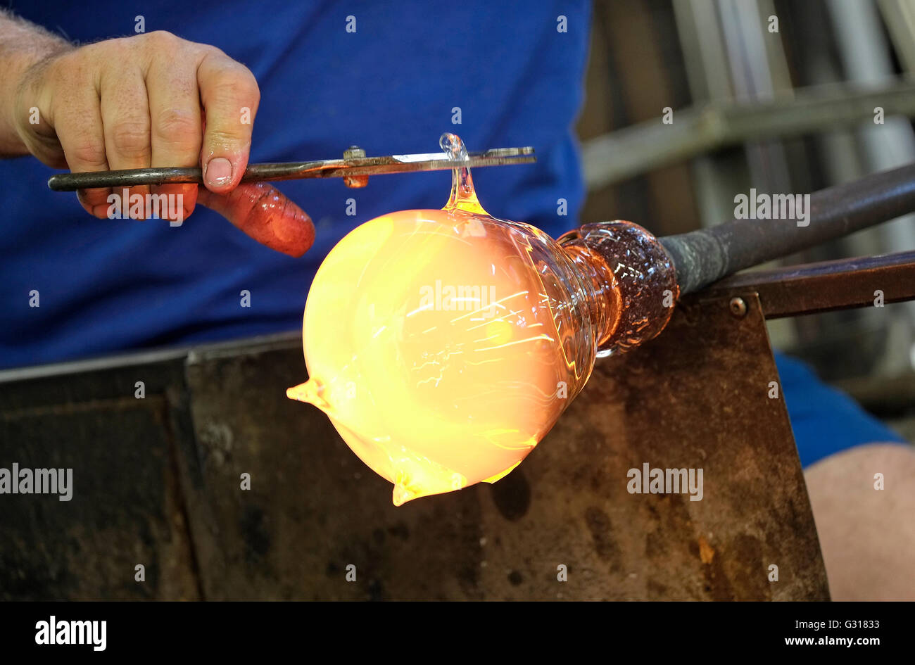 Glas Hersteller Handwerker Gestaltung ornament Stockfoto