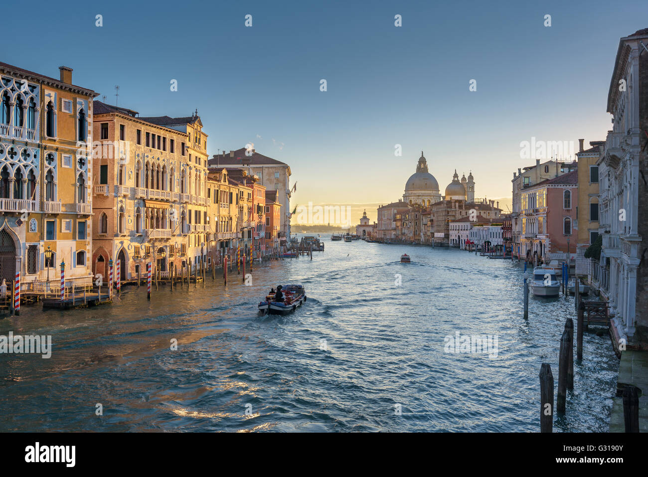 Wasser-Kanäle der größten Touristenattraktionen in Italien, Venedig. Stockfoto