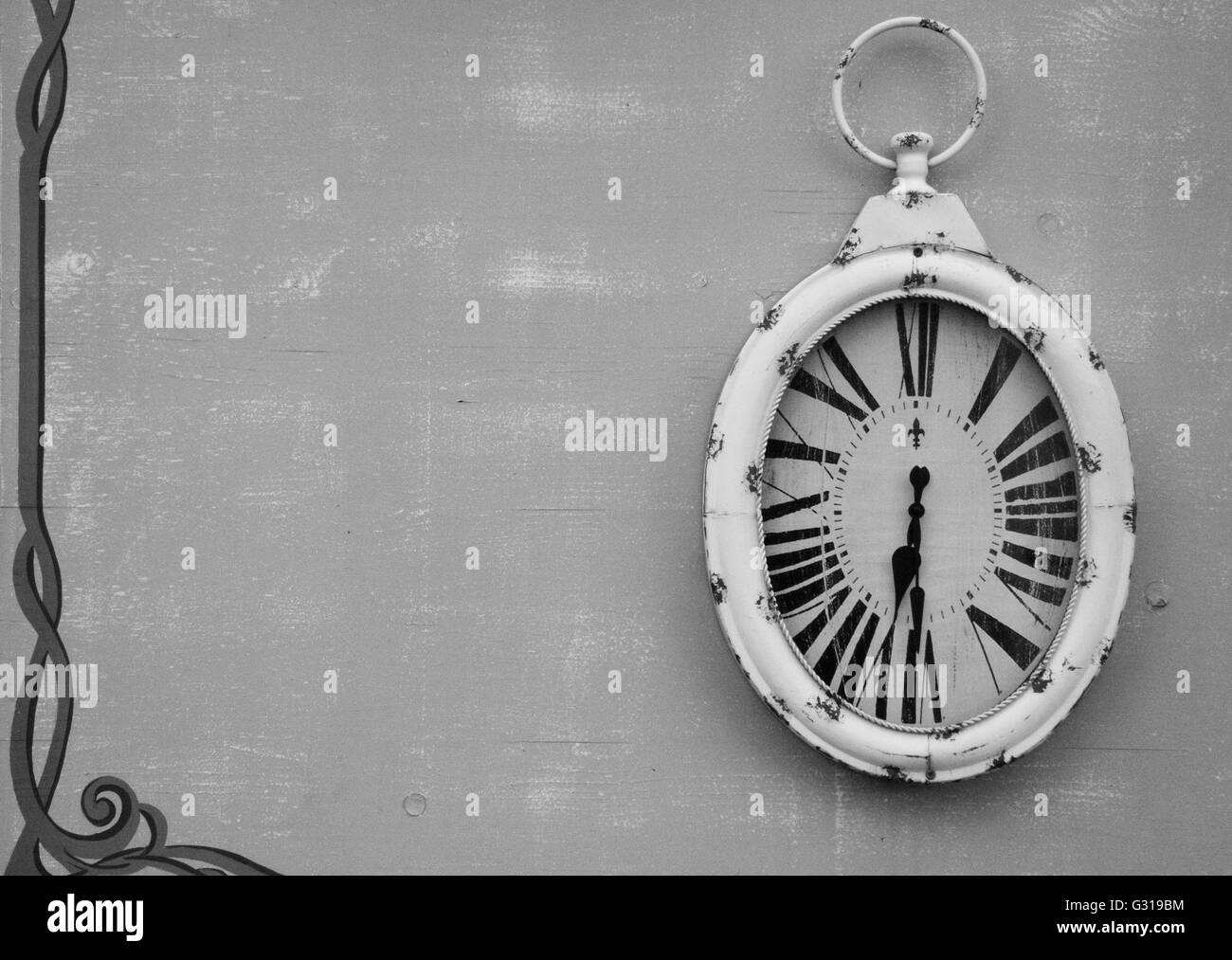 Vintage Uhr mit strukturierten grauen Hintergrund Stockfoto