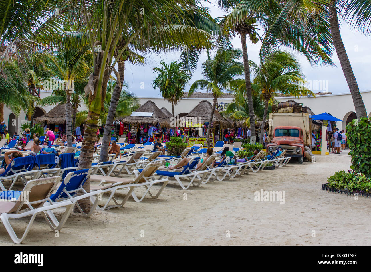 Touristen entspannen die Sonne am Costa zurückgreifen kann.  Costa Maya, Mexiko Stockfoto