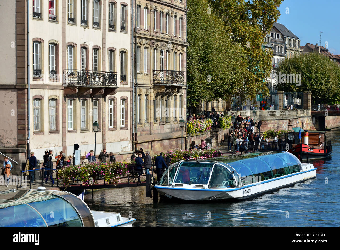 Straßburg, Frankreich, Ausflugsschiffe auf der Ill Stockfoto