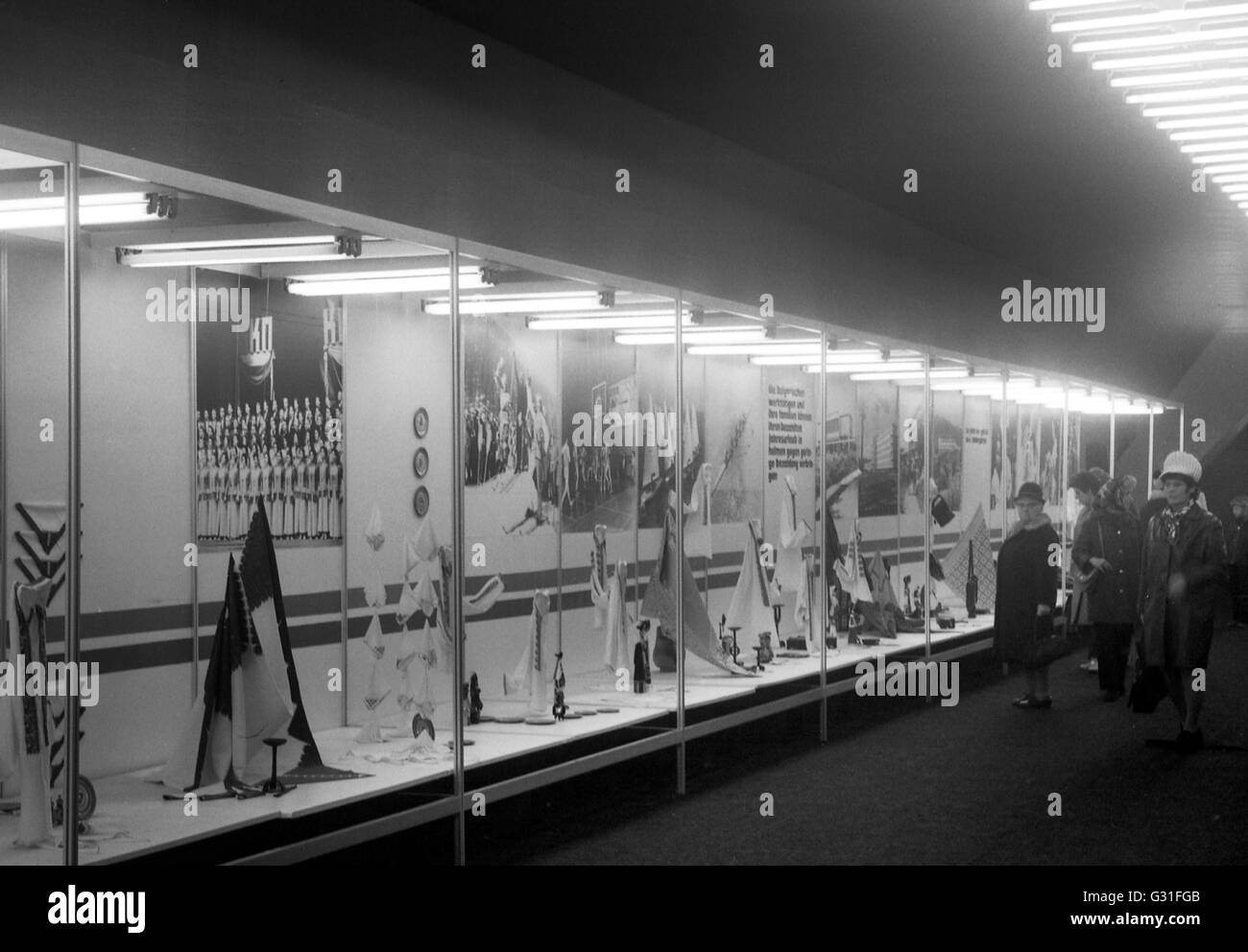 Dresden, DDR, Menschen auf die bulgarische Nationalausstellung Stockfoto