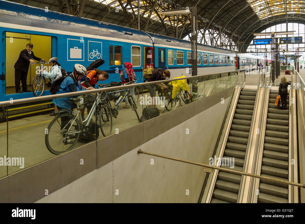 Prag, Tschechische Republik, die Bahn Ceske Drahy in Prag Hauptbahnhof Stockfoto