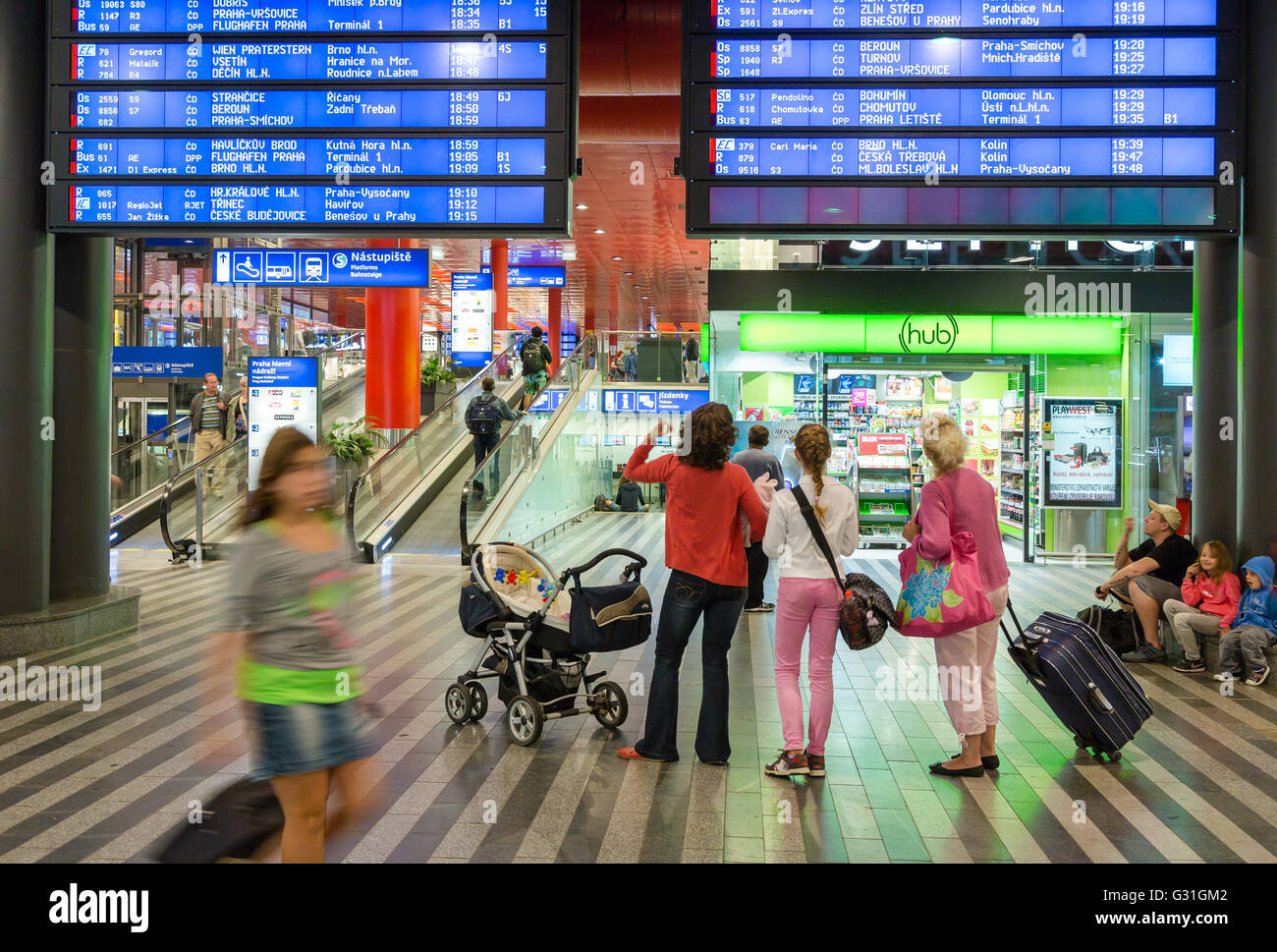 Prag, Tschechische Republik, Anzeiger in Prag Hauptbahnhof Stockfoto