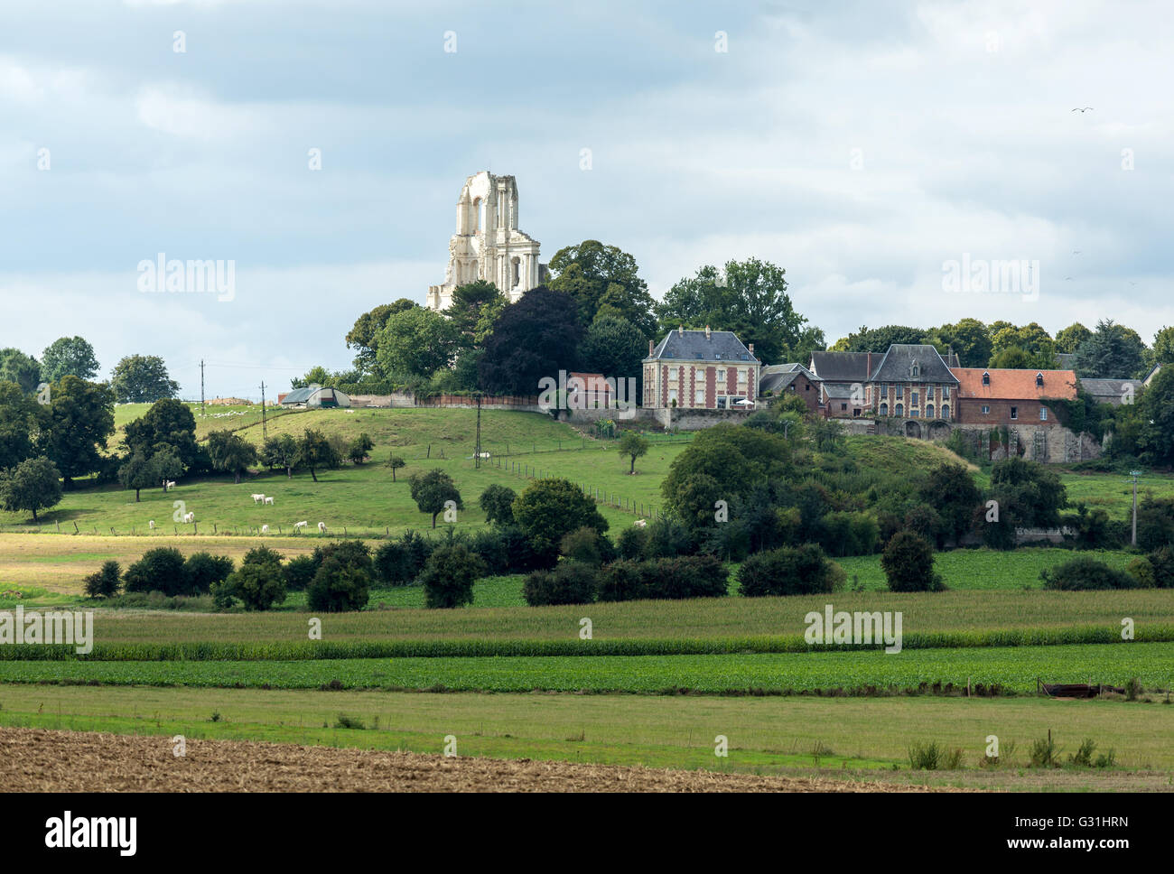 Mont-Saint-Eloi, Frankreich, mit Blick auf die Ruinen der Abteikirche Stockfoto