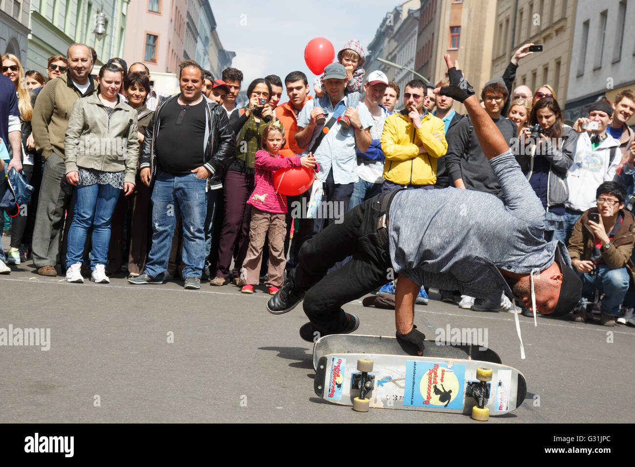 Berlin, Deutschland, Tänzer auf dem MyFest in Kreuzberg Stockfoto