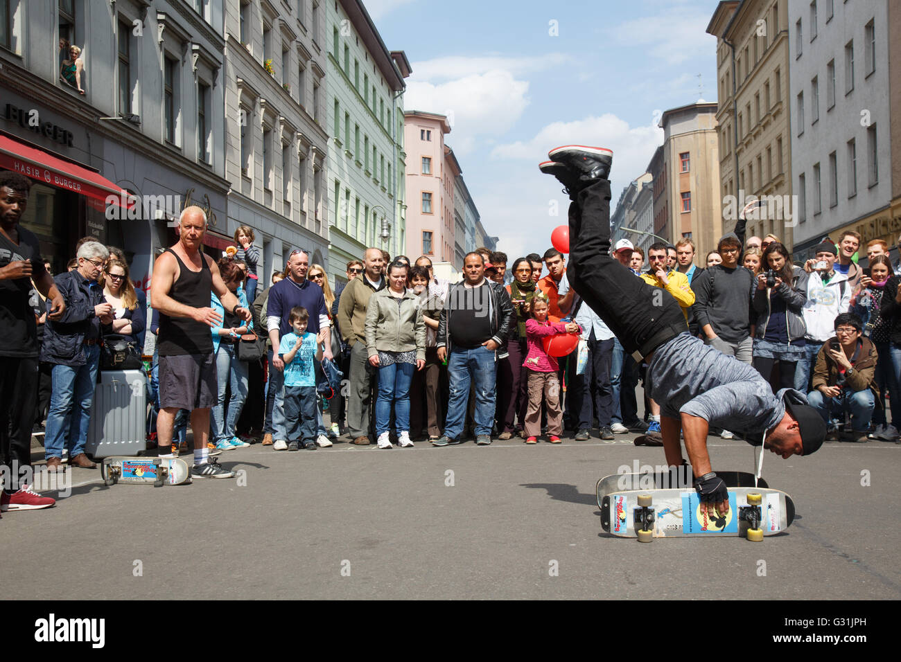 Berlin, Deutschland, Tänzer auf dem MyFest in Kreuzberg Stockfoto