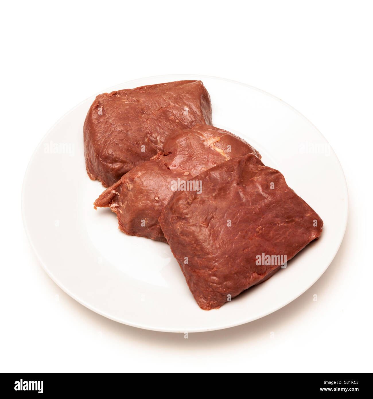 Gekochten Strauß (Struthio Camelus) Fleisch Steaks isoliert auf einem weißen Studio-Hintergrund. Stockfoto