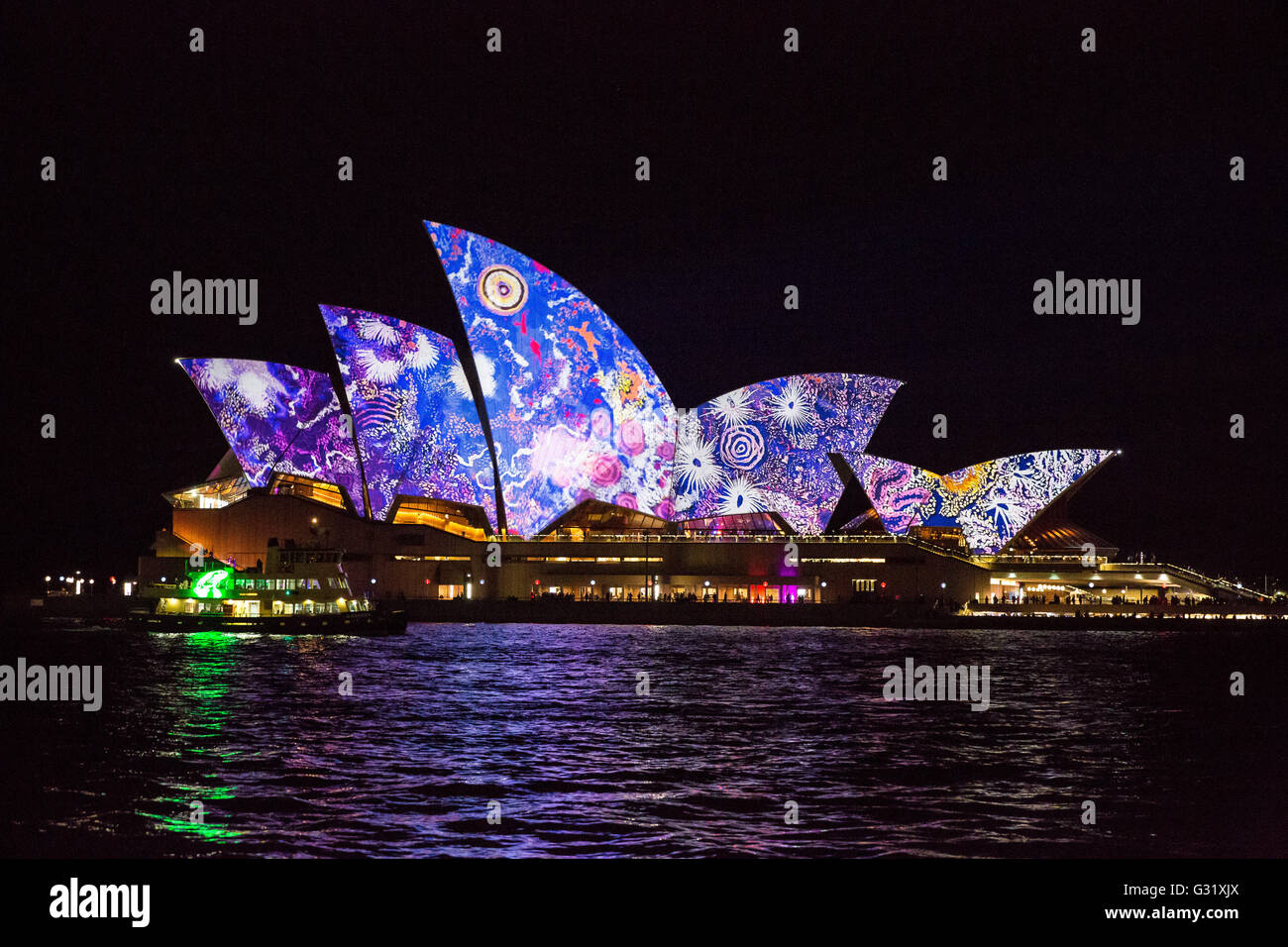 Sydney Australien 27 Mai 16 Das Wahrzeichen Von Vivid Beleuchtet Die Segel Des Sydney Opera House Sydney Hat Eine Spektakulare Lichtshow Fur Das Jahr 16 Vivid Festival Beleuchtet Worden Das Lebendige Festival