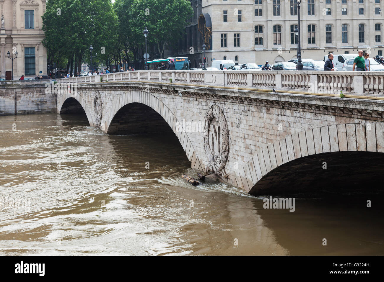 Paris, Frankreich. 6. Juni 2016. Abnahme, Decrue De La Seine, Pont au Change, Paris, 06.06.2016 Kredit zu überfluten: Ignacio Gomez Vertrieb/Alamy Live News Stockfoto