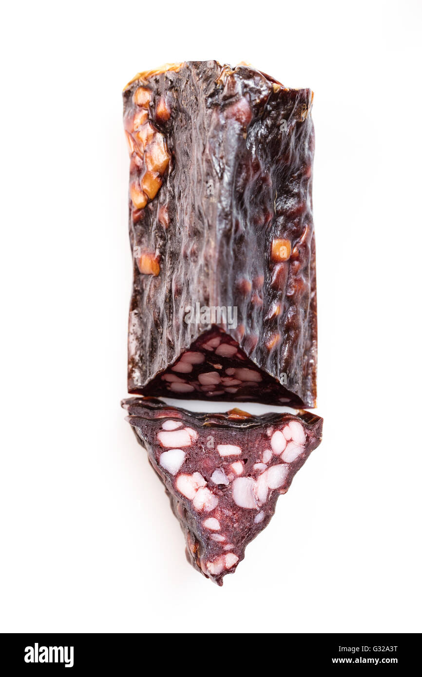 Riss Wurstscheiben isoliert auf weißem Hintergrund Stockfoto