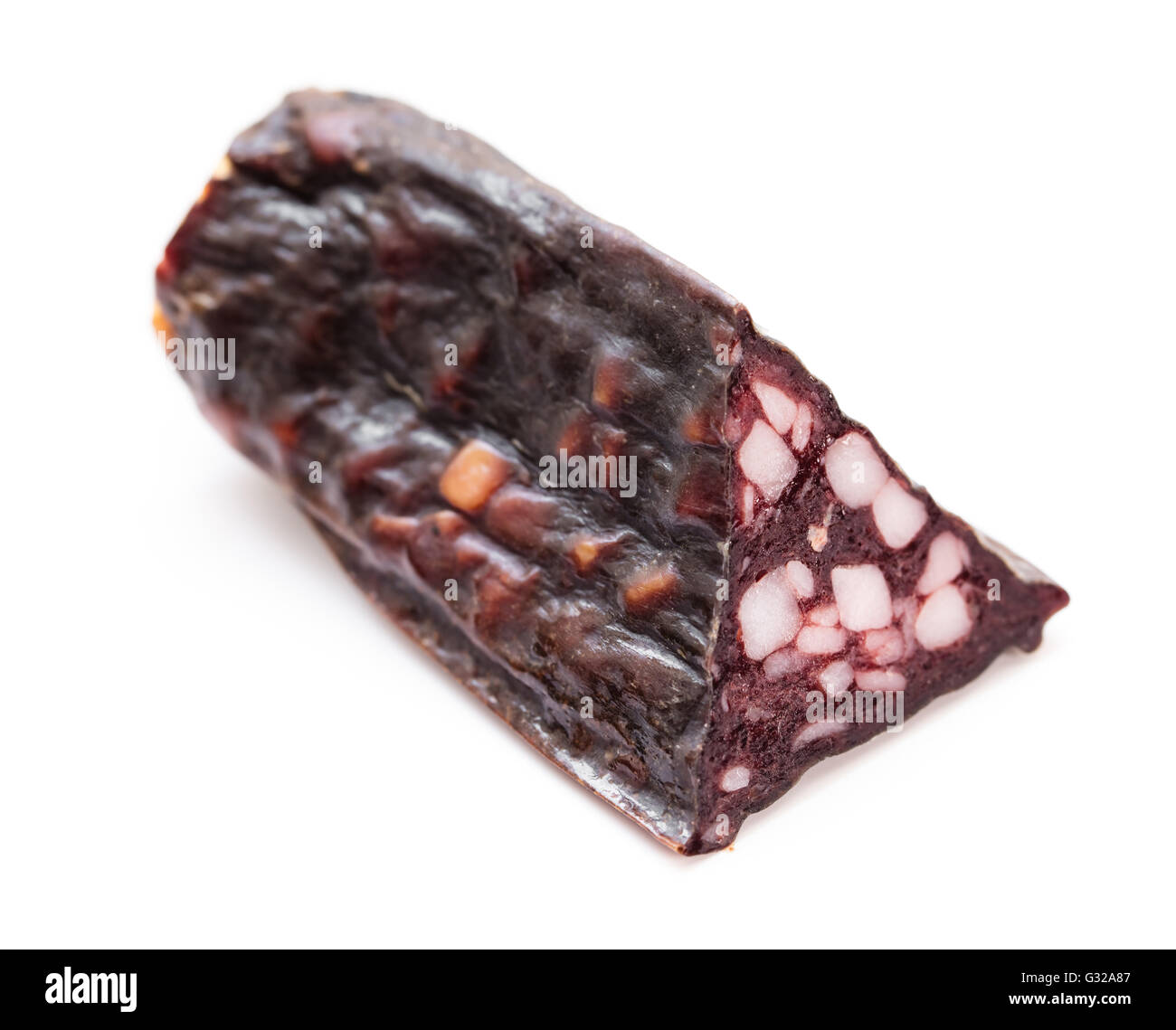 Schneiden Sie riss Wurst isoliert auf weißem Hintergrund Stockfoto